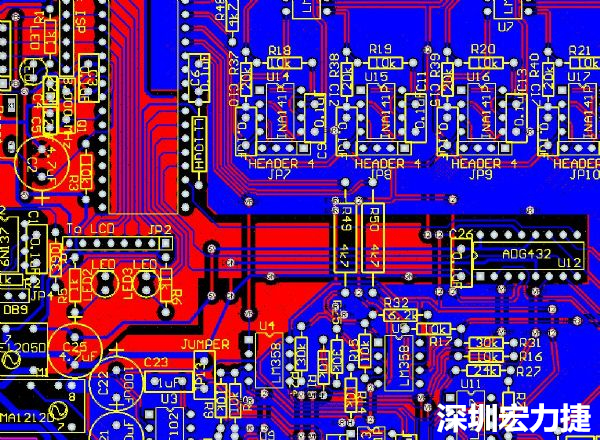 一般產(chǎn)品的PCB設(shè)計，多數(shù)先決定元件布局，再進行線路連接，于元件位置就先改善干擾問題，再從線路細節(jié)著手改善產(chǎn)品。